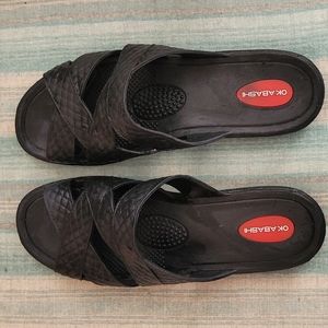 Okabashi flat criss-cross sandals